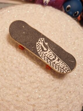 Mattel Hot Wheels Skate CHALLENGE  ACCEPTED (2022) Tony Hawk Fingerboard Rare